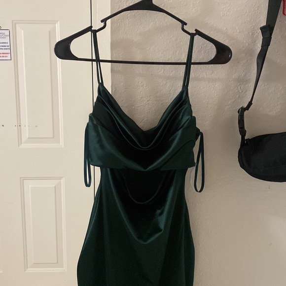 BRAND NEW !! NEVER WORN !! Satin Midi Dress Hunter Green with Leg Slit. - Picture 2 of 6